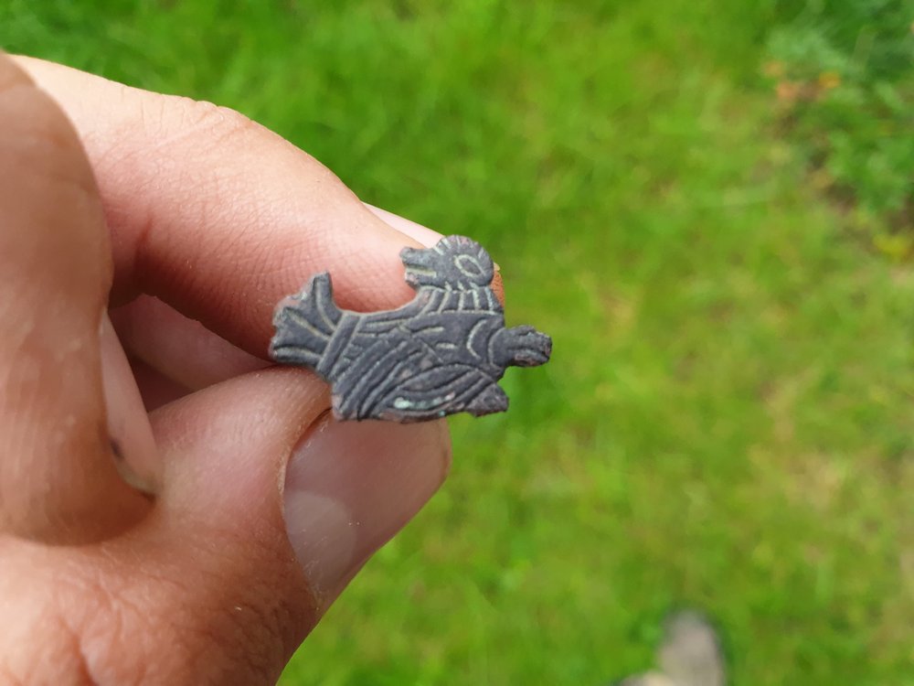 Ostrowite. Średniowieczna aplikacja z brązu